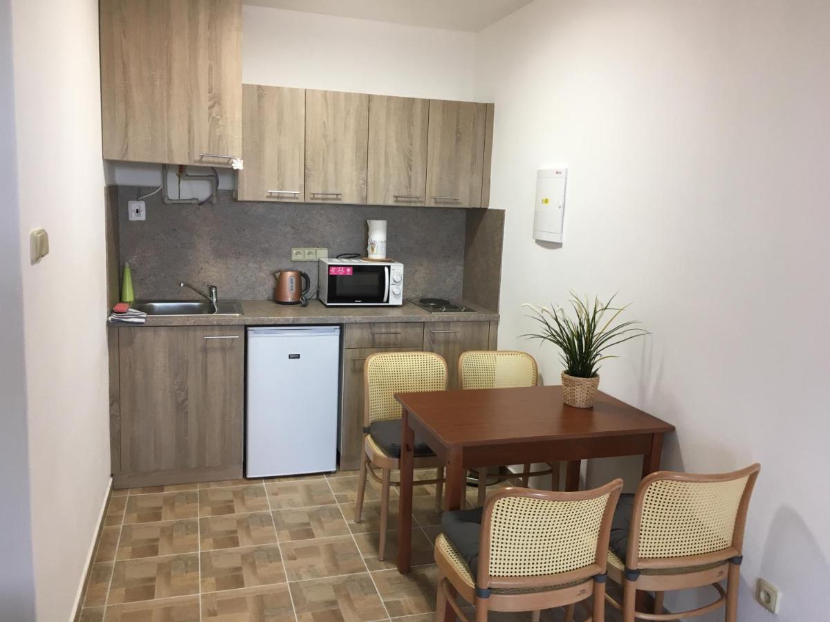 Apartmany S Klimatizaci - Penzion U Kudlacku Pouzdrany Bagian luar foto