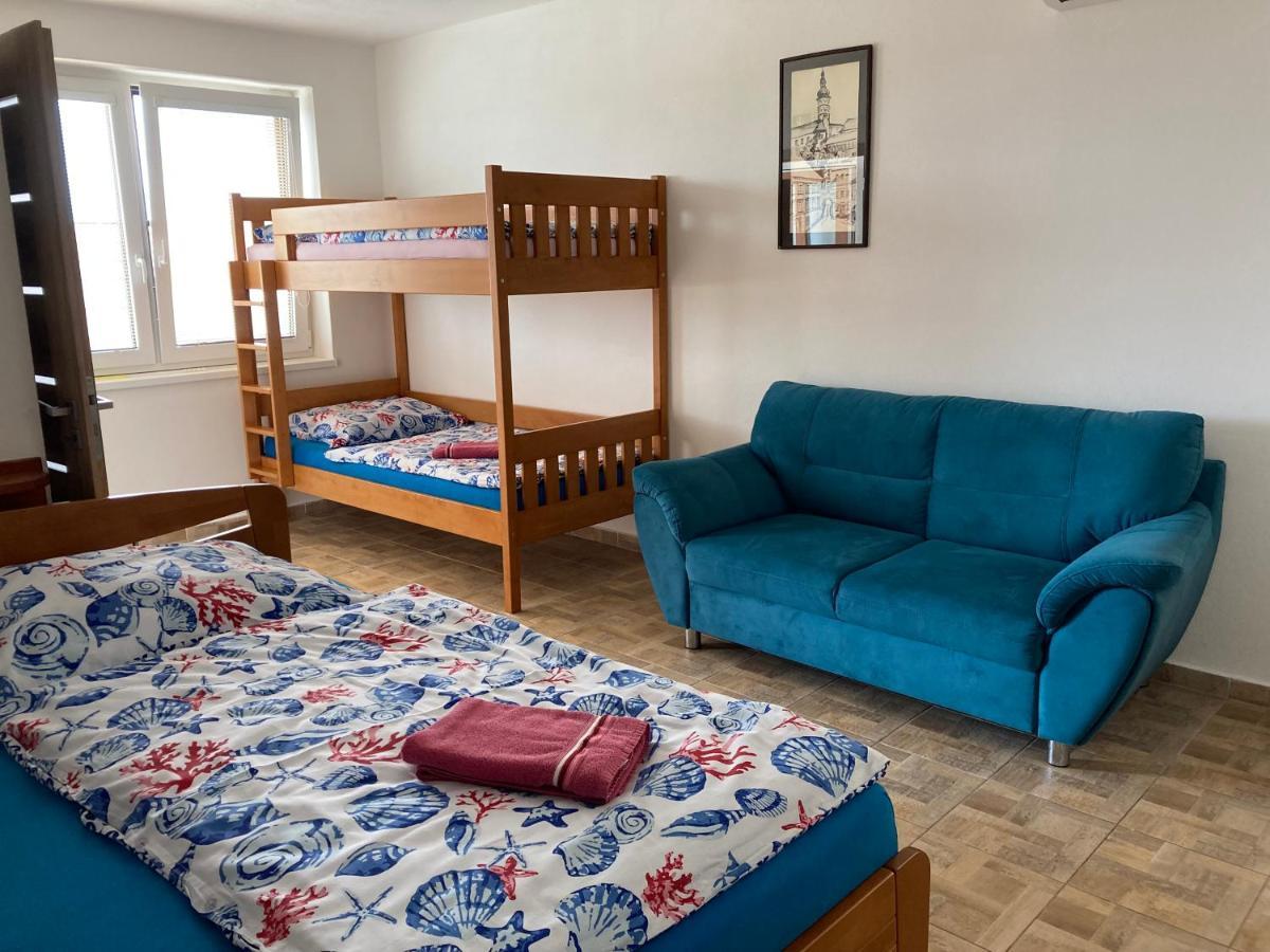 Apartmany S Klimatizaci - Penzion U Kudlacku Pouzdrany Bagian luar foto